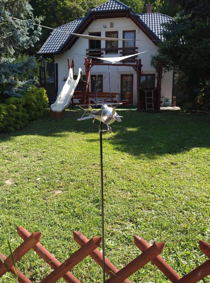 Liliána Vendégház Balatonfůzfő Exterior foto